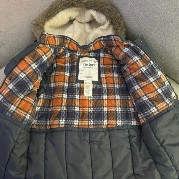 Carter’s Gray Insulated Winter Coat Size 5/6 - Picture 2 of 7